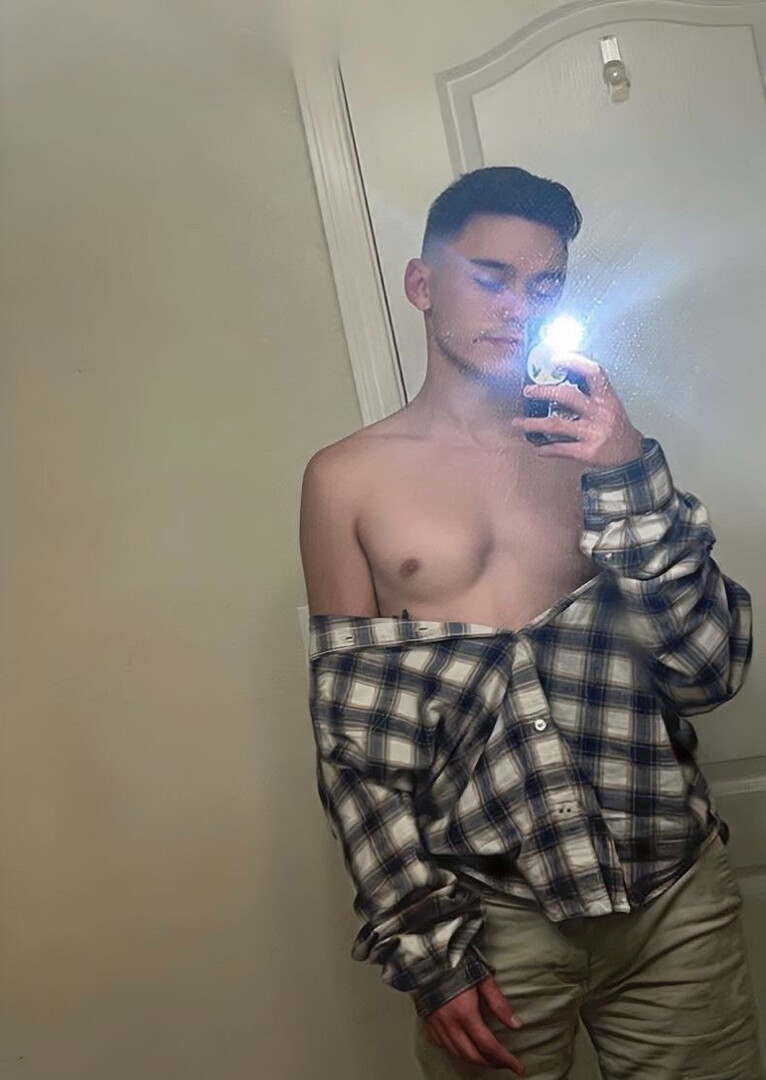 Escort looking | Gay Male Escort in Phoenix | MintBoys