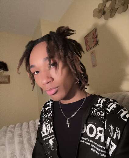 lightskin smooth charming athletic - Alternate Photo