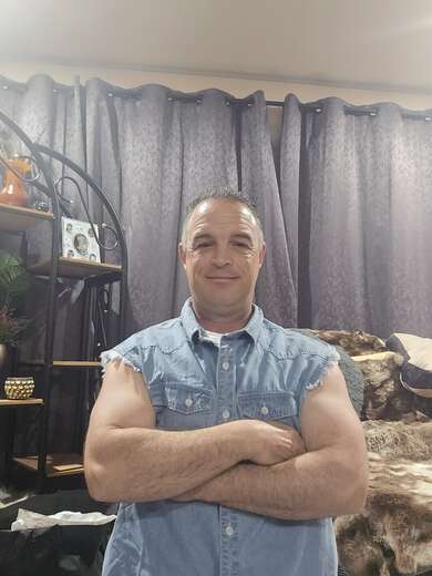 Im a easy going guy who is intimate - Alternate Photo