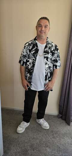 Im a easy going guy who is intimate - Alternate Photo