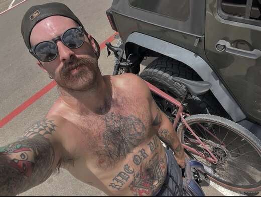 Fun fit and tattooed - Straight Male Escort in Austin - Main Photo