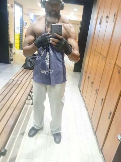 6ft1 190 all.muscle - Alternate Photo