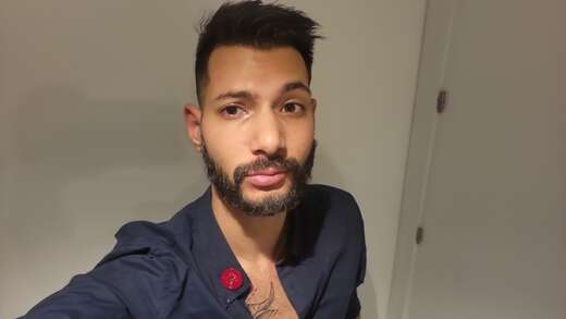 Young, Easy-going, friendly, kind of cute - Alternate Photo