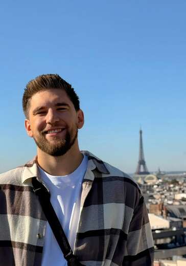 Tall, Athletic, Outgoing and Flirty - Alternate Photo