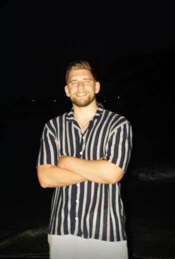 Tall, Athletic, Outgoing and Flirty - Alternate Photo