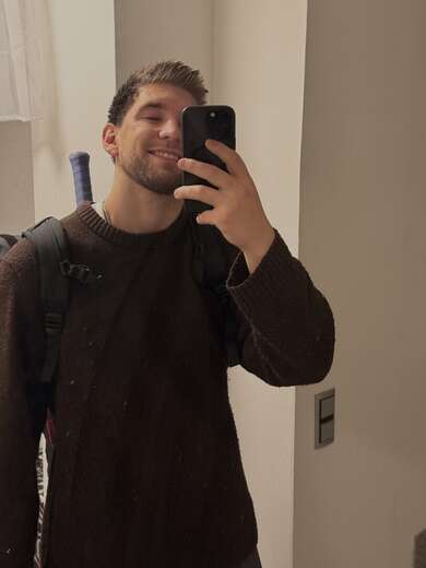 Tall, Athletic, Outgoing and Flirty - Alternate Photo