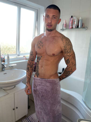 Muscular tanned tattooed - Straight Male Escort in Birmingham - Main Photo