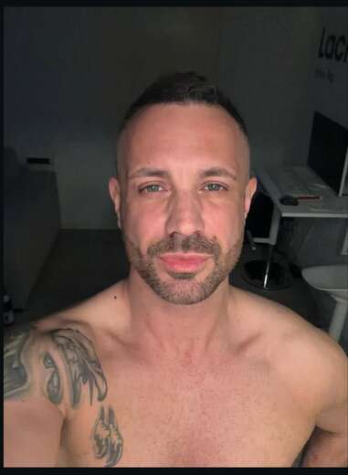 Mature Verse Available For Fun - Gay Male Escort in Boston - Main Photo