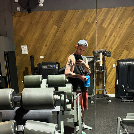 28 year old Kiwi Guy - Alternate Photo
