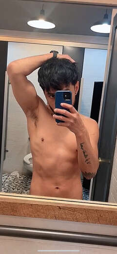 24 years old , college dude , easy going . - Gay Male Escort in Brooklyn - Main Photo