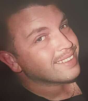 Brown hair, Blue eye, stocky - Alternate Photo
