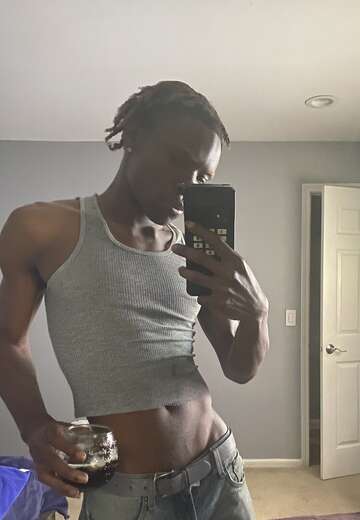 I’m a open minded cool laid back twink. - Gay Male Escort in Chicago - Main Photo