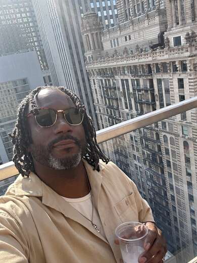 I’m tall with dreads - Alternate Photo