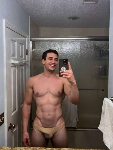 LET ME ENTERTAIN YOU - Gay Male Escort in Chicago - Main Photo