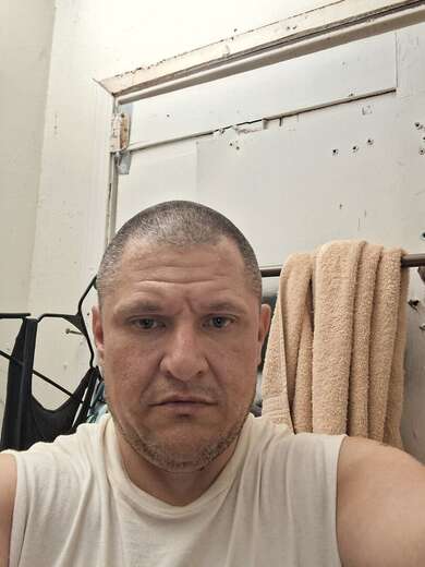 Looking people to hangout with - Alternate Photo
