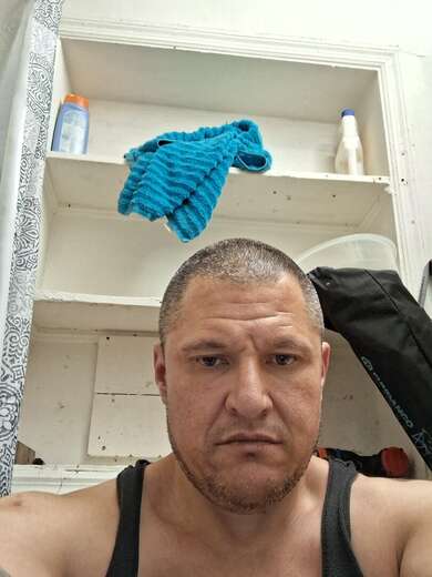 Looking people to hangout with - Alternate Photo