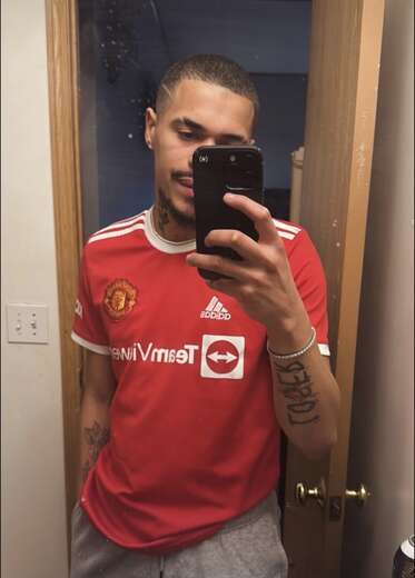 let me embrace you!! Real good😏💯 - Alternate Photo