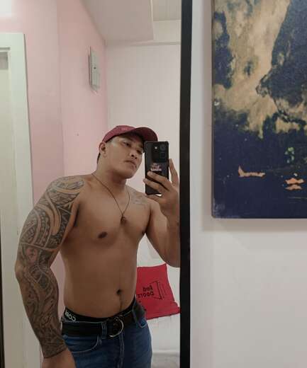 Moreno Muscle Guy here 💪🏽 - Alternate Photo