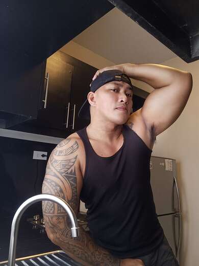 Moreno Muscle Guy here 💪🏽 - Alternate Photo