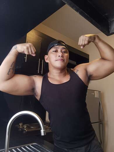 Moreno Muscle Guy here 💪🏽 - Alternate Photo