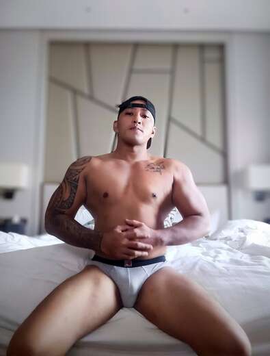 Moreno Muscle Guy here 💪🏽 - Alternate Photo