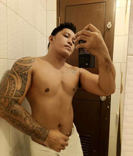 Moreno Muscle Guy here 💪🏽 - Alternate Photo