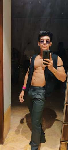 Cute, dashing,muscular but lean guy here. - Alternate Photo
