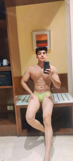 Cute, dashing,muscular but lean guy here. - Alternate Photo