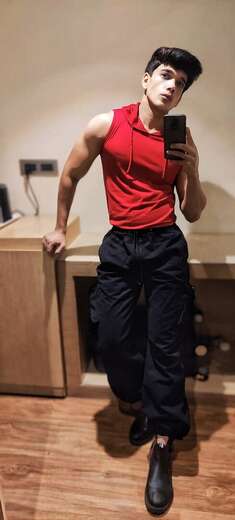 Cute, dashing,muscular but lean guy here. - Alternate Photo