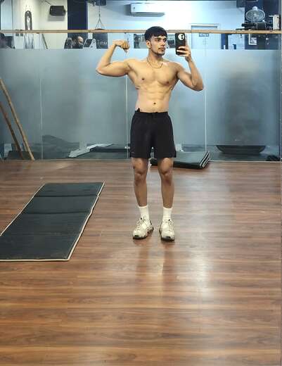Cute, dashing,muscular but lean guy here. - Alternate Photo