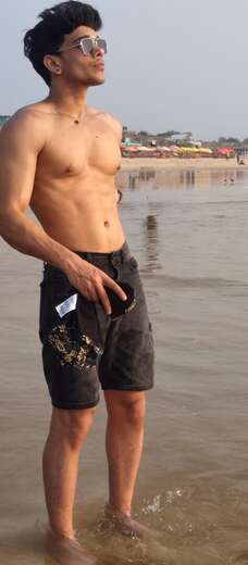 Cute, dashing,muscular but lean guy here. - Alternate Photo