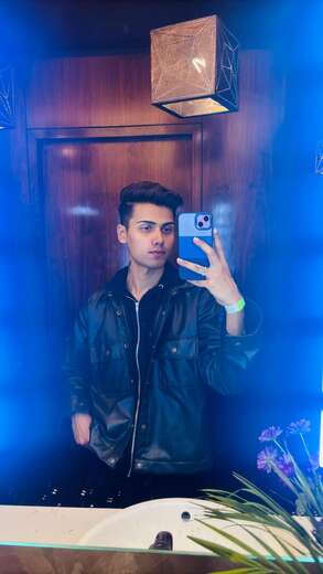 Hii I am kamil nice to see you - Alternate Photo