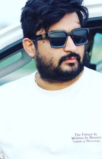 Myself Kartik I am very hygienic and Smart - Alternate Photo