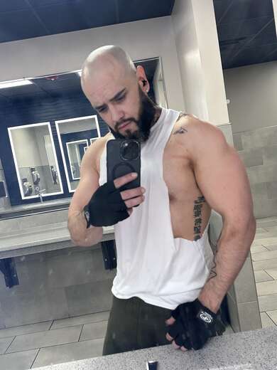 Outgoing fun athletic barber - Alternate Photo