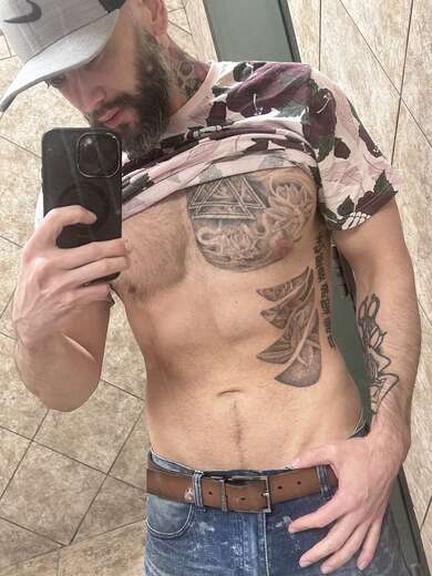 Outgoing fun athletic barber - Alternate Photo