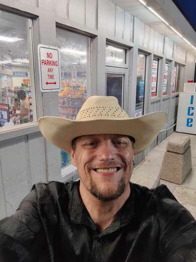 43, tall, outdoorsy - Straight Male Escort in Flint - Main Photo