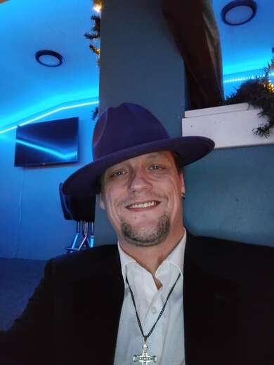 43, tall, outdoorsy - Alternate Photo