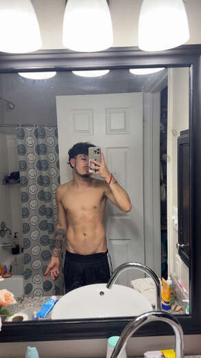 I'm a young hot boy 🥵 - Alternate Photo