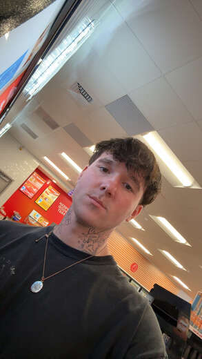 Irish boi looking for fun time - Alternate Photo