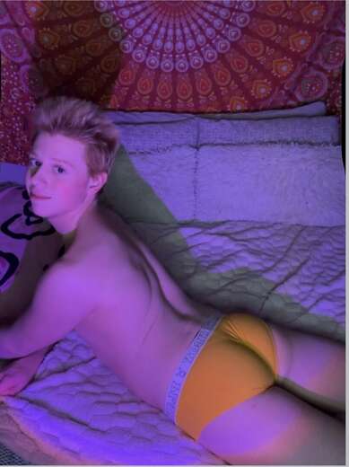 Cameron, I’m a stripper:) - Alternate Photo