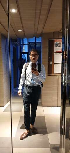 Friendly, discreet, and well-groomed guy. - Alternate Photo