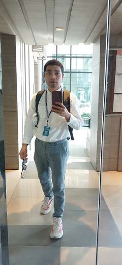 Friendly, discreet, and well-groomed guy. - Alternate Photo