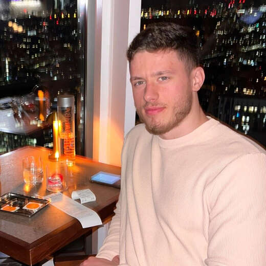 23 years old fitness model back in london - Alternate Photo