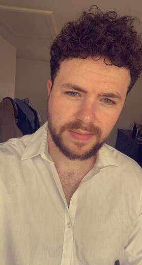 Cheeky guy with curly hair - Straight Male Escort in London - Main Photo