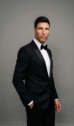 Good looking tall and big - Bi Male Escort in London - Main Photo