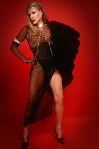 long legs etc - Alternate Photo