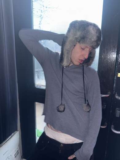 artsy 26 y/o boy - Alternate Photo