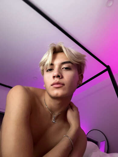 Twink, smooth, young, toned - Alternate Photo