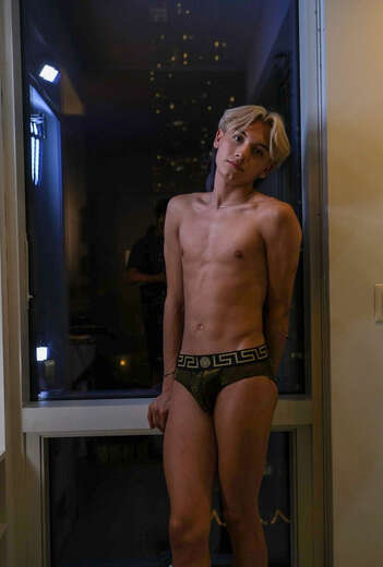 Twink, smooth, young, toned - Alternate Photo