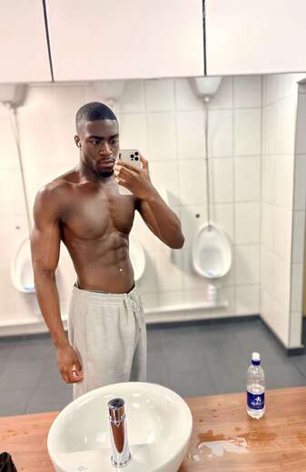 6ft Muscle Black Man - Gay Male Escort in Manchester - Main Photo